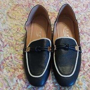 Mengshangli Sz 43, (US Sz 10) Black Loafers with White Trim. New Condition.Vegan